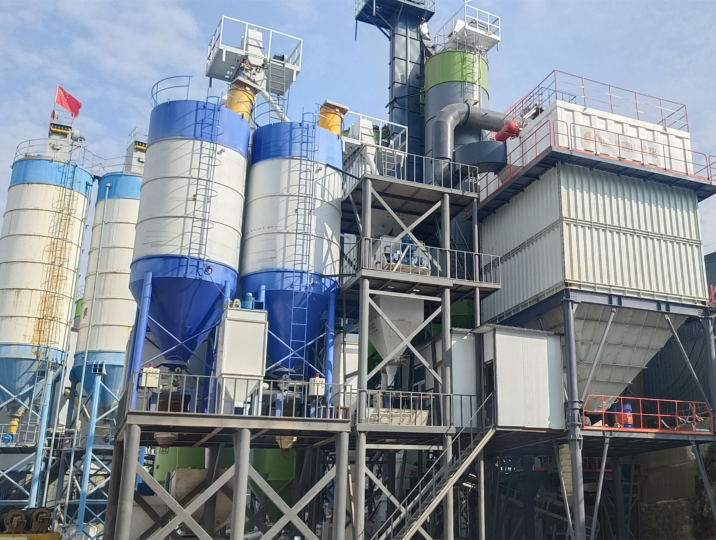 機(jī)制砂成建筑用砂主要來源，唐山金路制砂樓提供高標(biāo)準(zhǔn)機(jī)制砂生產(chǎn)設(shè)備